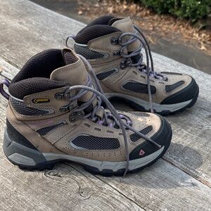 Vasque women's goretex hiking boots SZ 9.5 Wide.